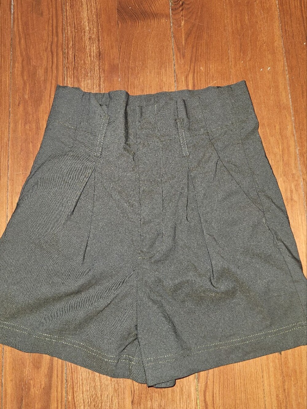 SMALL * Stretch Army Green Shorts * Pleated Front * No Pocket Back